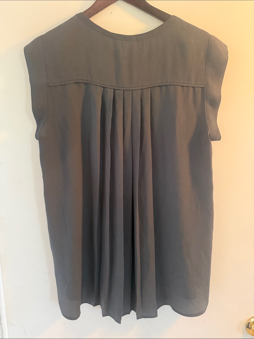 Pleione Women’s Olive Green V-Neck Pleased Back Tunic Blouse Sz XL EUC - Picture 5 of 5